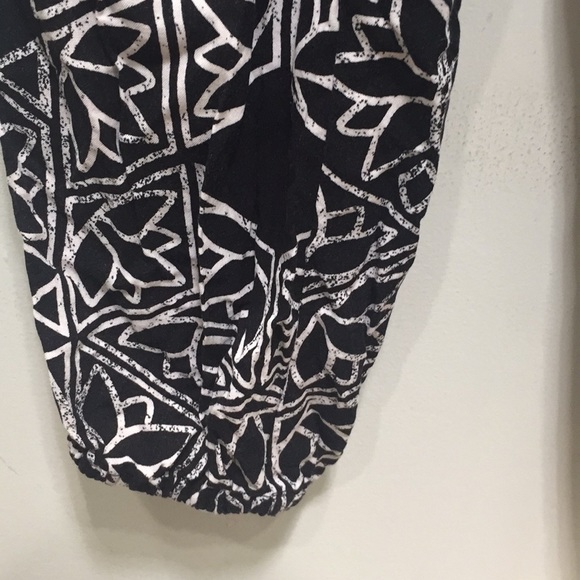 Black and White Printed Jumpsuit - Picture 4 of 6